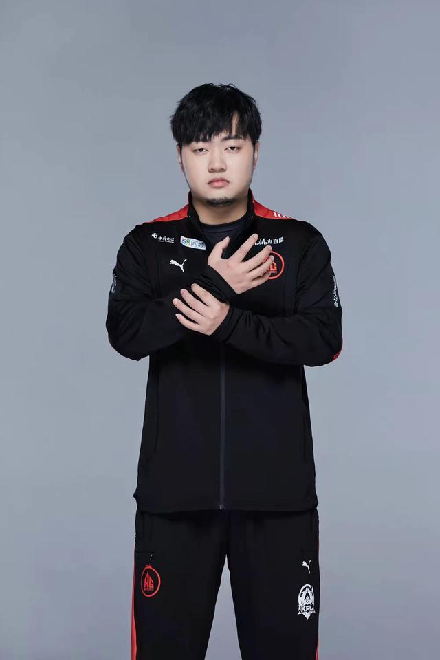 ag公布春季赛定妆照:张角稳居c位,极光首次亮相,爱思成熟太多