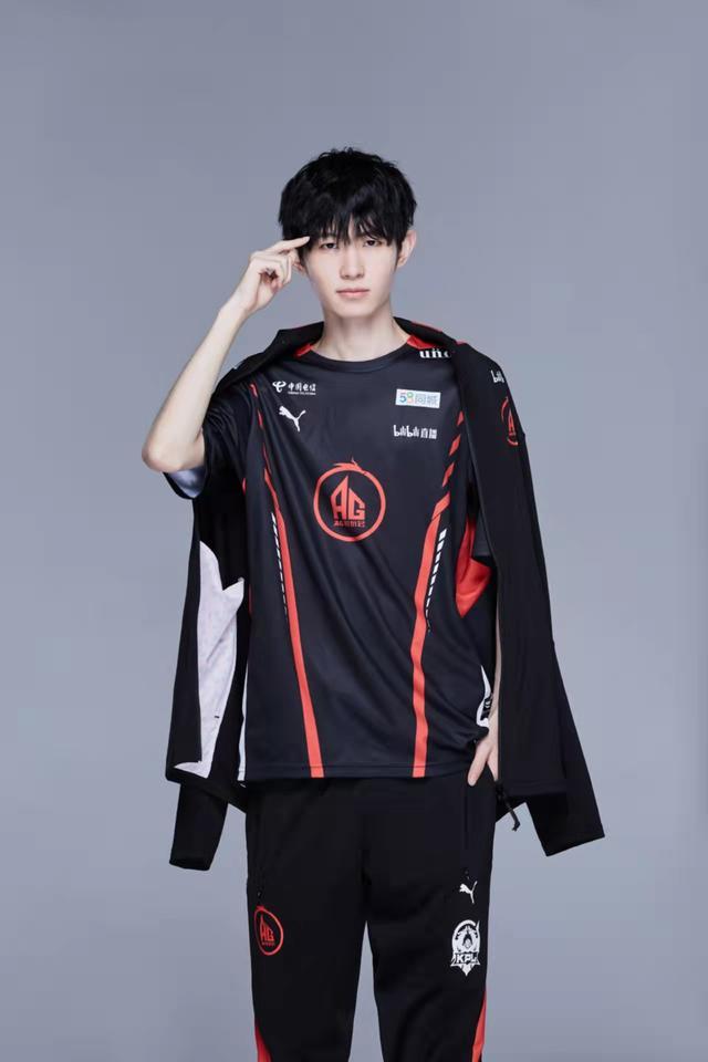 ag公布春季赛定妆照张角稳居c位极光首次亮相爱思成熟太多