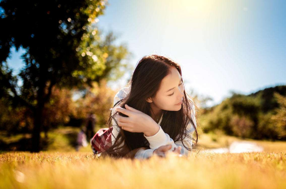 而在這種愛情逐漸的消亡之後,兩個人分道揚鑣,逐漸變成陌路人,但這並