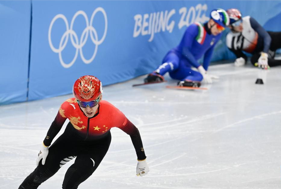 短道速滑男子1000米四分之一决赛武大靖被撞瞬间图