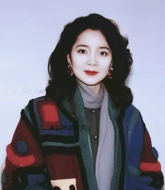 看了邓丽君的春季穿搭才发现再过30年你穿衣也不如她时髦