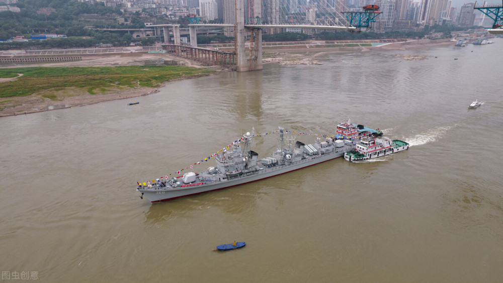 有垂发朝鲜海军的现代化护卫舰南浦级护卫舰