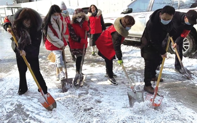 新春降瑞雪 金城扫雪忙