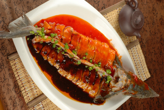 红烧鱼中天花板红烧鲟鱼你吃过吗