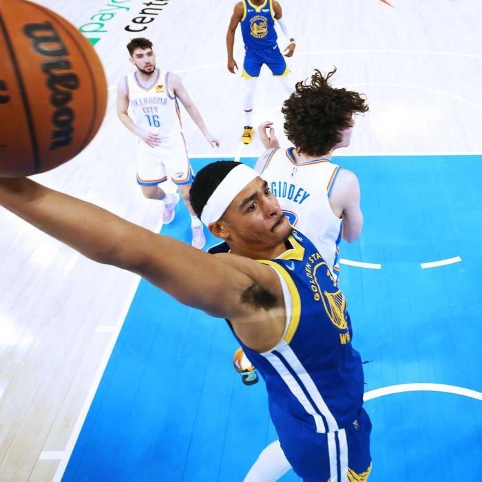 暂停回来小佩顿命中三分,库里中投命中,迪亚基特勾手命中,杰罗姆命中