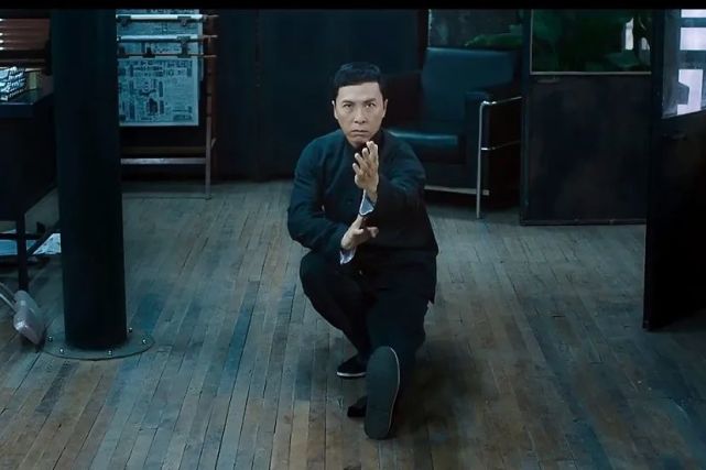 增强腿部力量,教你一招"叶问蹲"在家就能练​|深蹲|膝关节|膝盖