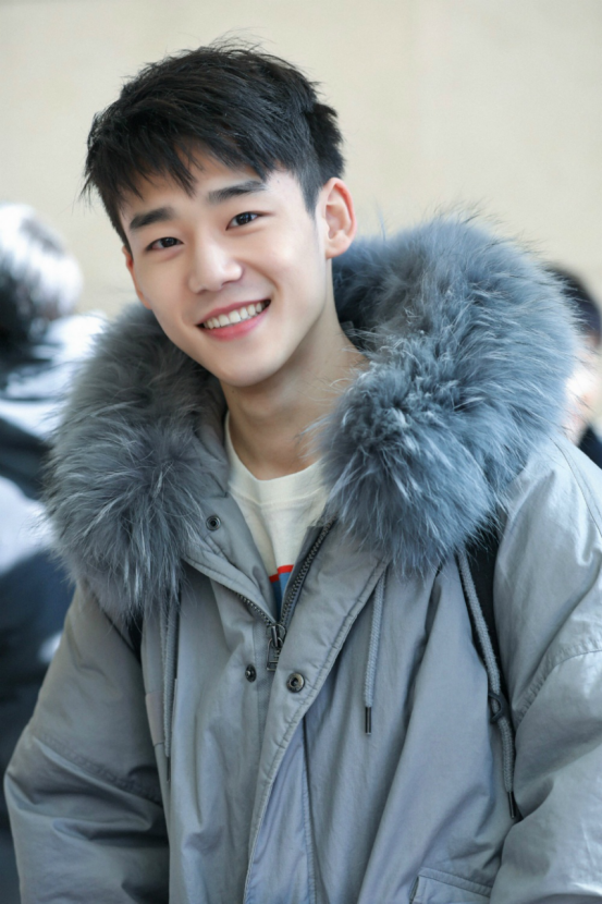 浙江传媒大学艺考现场堪比视觉盛宴男生女生的颜值都超高