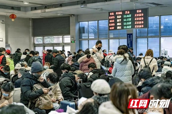 虎年春节岳阳火车站发送旅客较去年增长六成