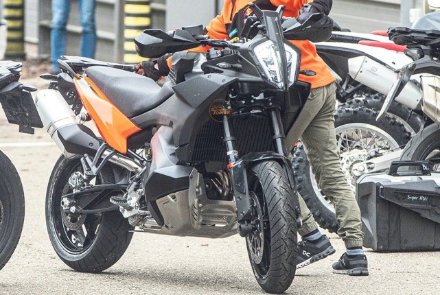 ktm 890 adv s版首次曝光 r版改款車型也開始路試