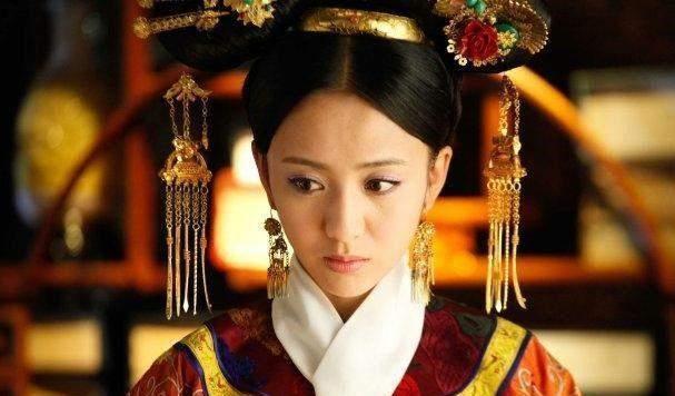 清朝嫔妃脖子上的白条是干嘛的不是为了取暖而是为了方便皇帝
