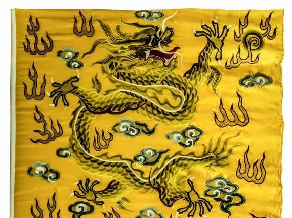 上三旗是镶黄旗,正黄旗,正白旗,由皇帝亲自率领,不设旗主.