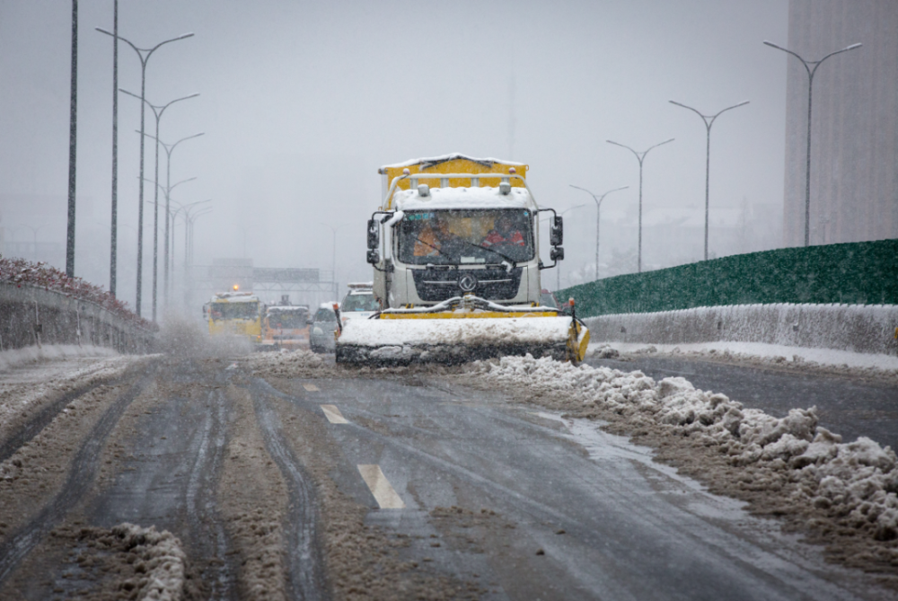 全省各地交通部门持续除冰扫雪 保障道路安全畅通 腾讯新闻