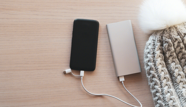 罗马仕ct10手机充电宝,轻松便捷的出行方式