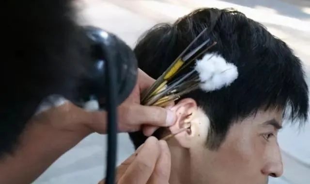 油耳朵流出来的"黄水"是什么?_腾讯新闻