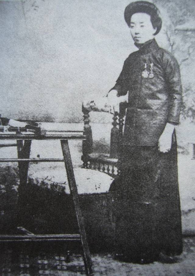 绣圣沈寿48岁病逝72岁张謇送葬墓碑不提夫家拒绝与丈夫同葬