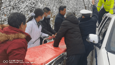 他手里举的是……|皮卡车|水田坝乡|刘其林