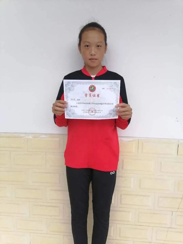 杨淼淼绵竹中学女足队员1一起来认识一下他们吧女足"小将"也有一群