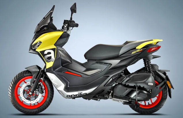 阿普利亚srgt200跨界踏板细节