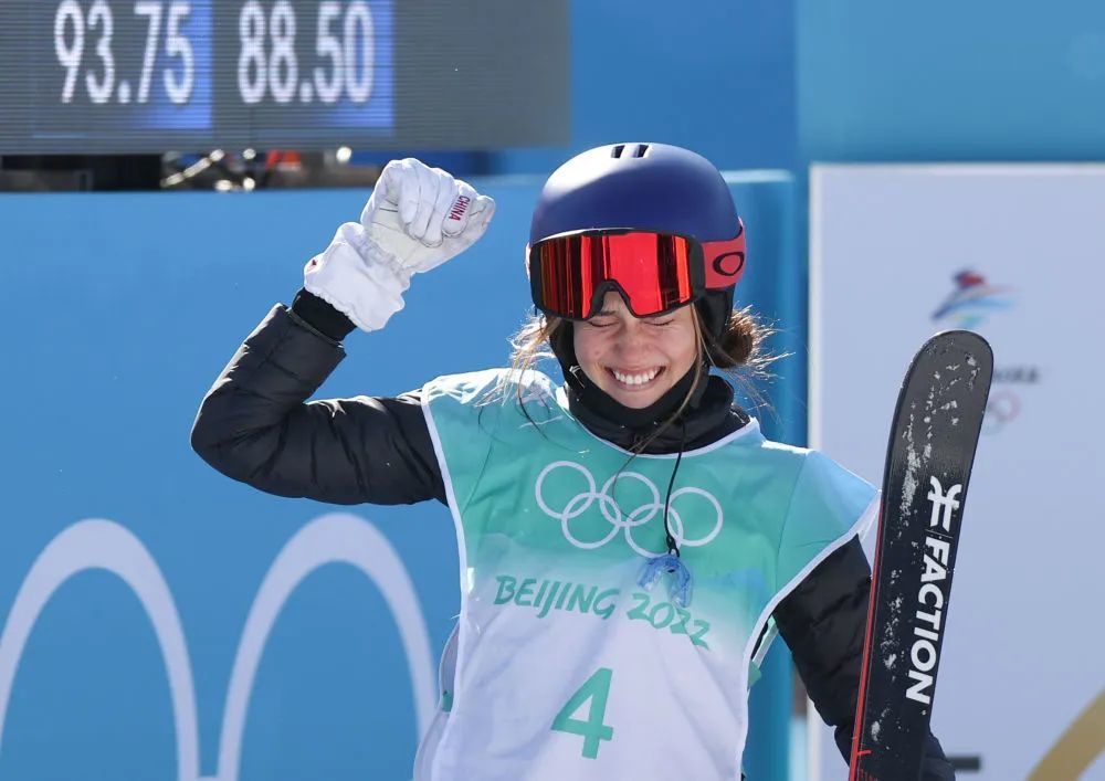 北京冬奥会青春闪耀谷爱凌获得自由式滑雪女子大跳台金牌