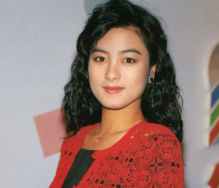 53岁港姐移民国外近况已转行当财务总监嫁洋老公生3娃太幸福