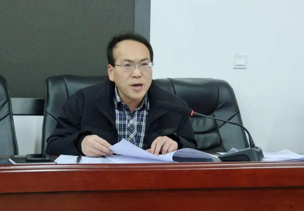 袁校长宣读县局高考专班检查反馈内容,对城关中学本届高三存在问题