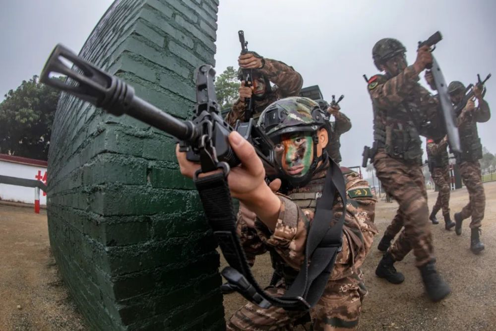 春节假期刚结束解放军和武警部队就开始热血练兵