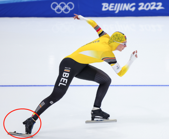 天天橙柿 懂点冬奥|冰上这几把"刀",真的可以砍瓜切菜吗?