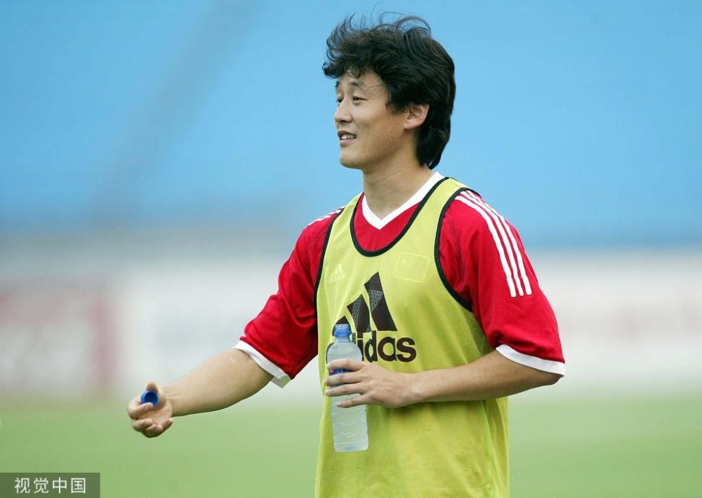 花式辟谣带走范志毅直播怼球迷李金羽晒娃孙继海给球员绑鞋带