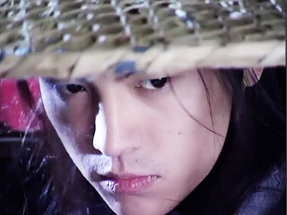 里,他与任泉和李小璐搭档,出演从小就爱慕女主而不得的反派小白龙姚烈