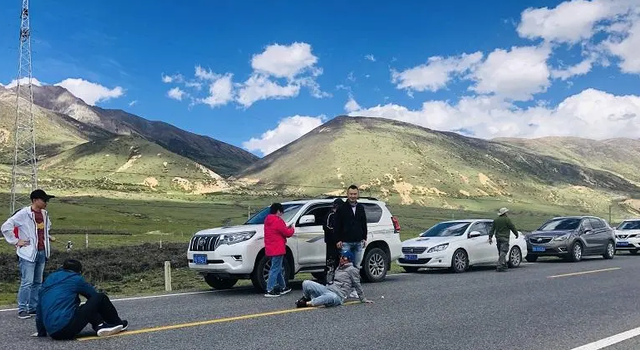 遺棄在川藏線的豪車,為什麼沒人撿?過來人:試過了,虧了八萬塊