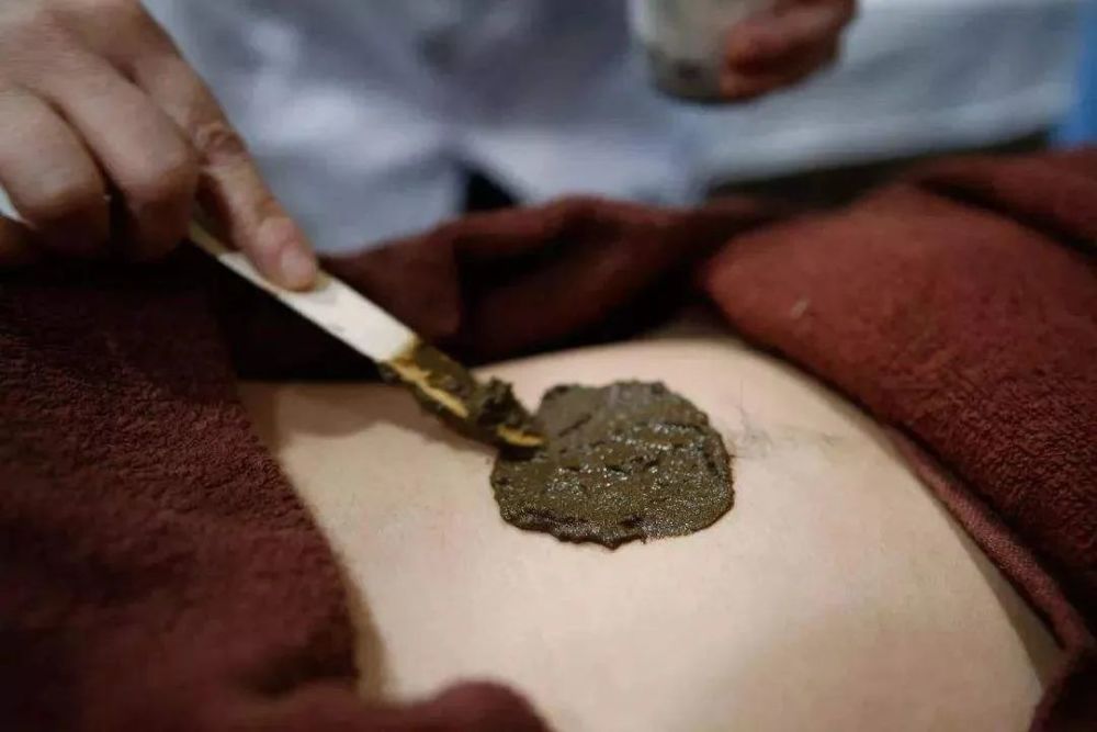 药灸和艾灸的区别药灸和艾灸都具有温经,活血化瘀