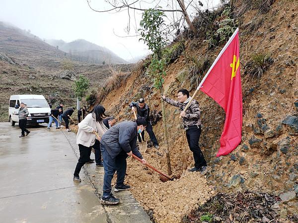 2月7日(农历正月初七),晴隆县紫马乡党委书记袁剑平,党委副书记,乡长