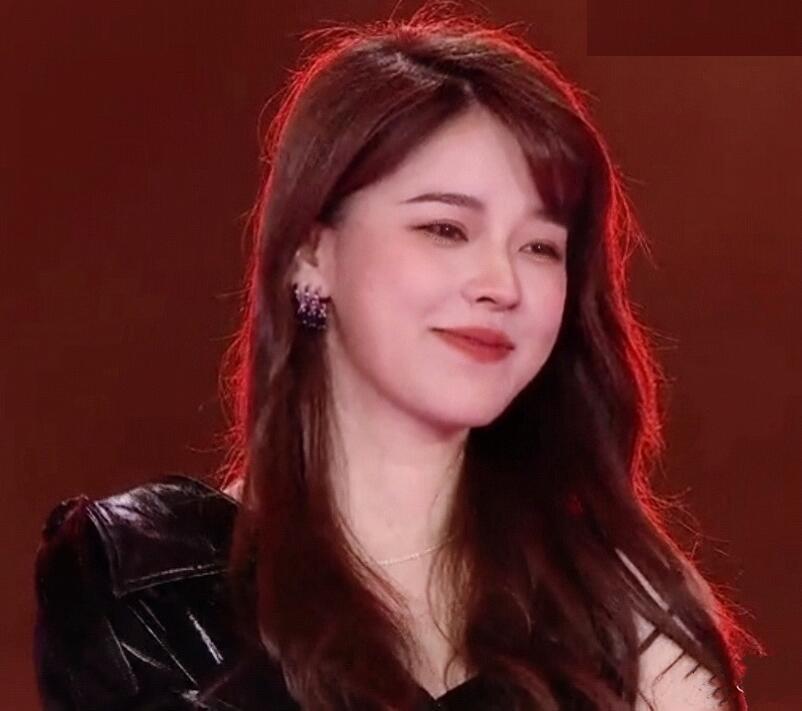 吃鸡一姐沫子再现名场面十个喷嚏唤醒siri后坐力十足