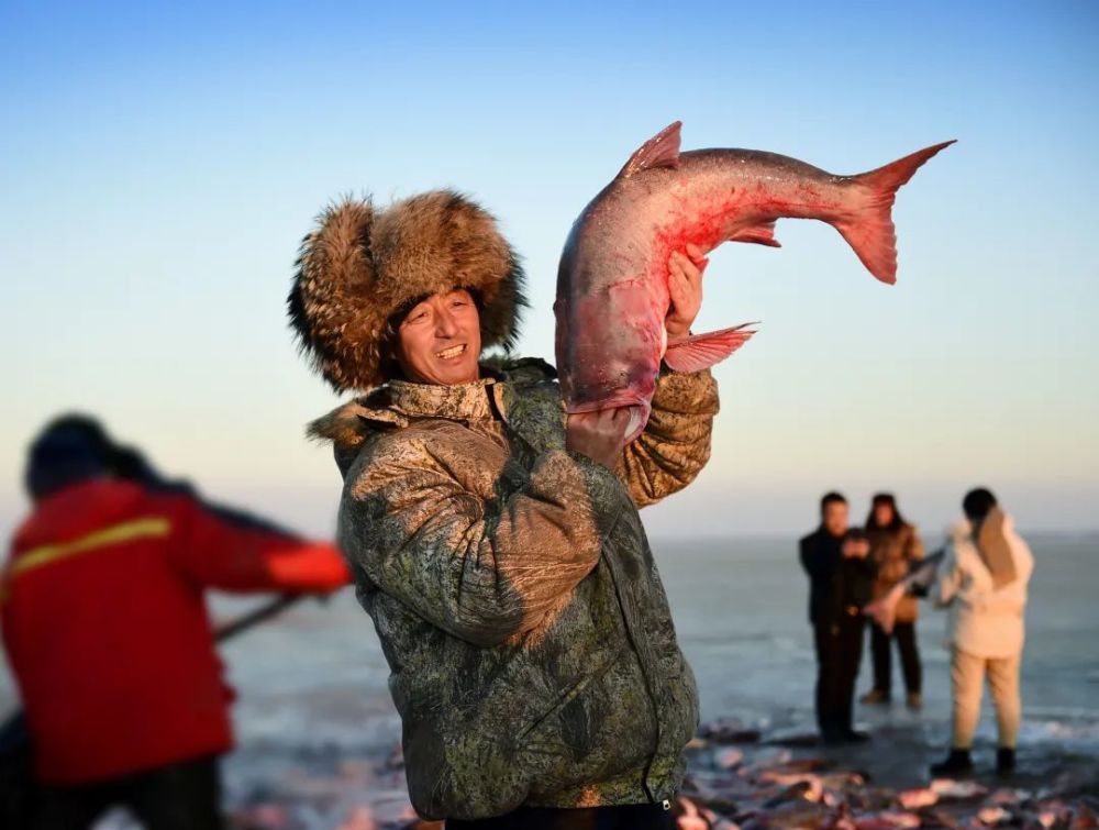 围观查干湖冬捕"鱼把头",新年讨个好彩头!_腾讯新闻