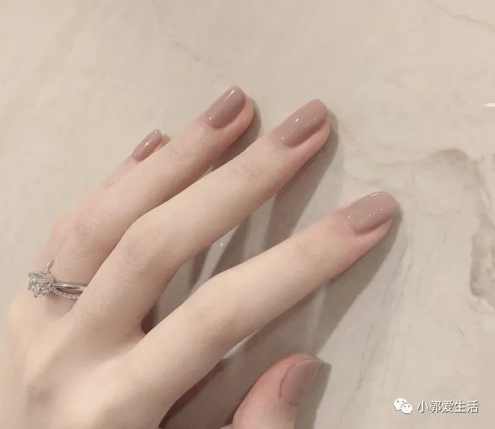 分享一波温柔又简约的纯色美甲,一起接受安利吧_腾讯新闻