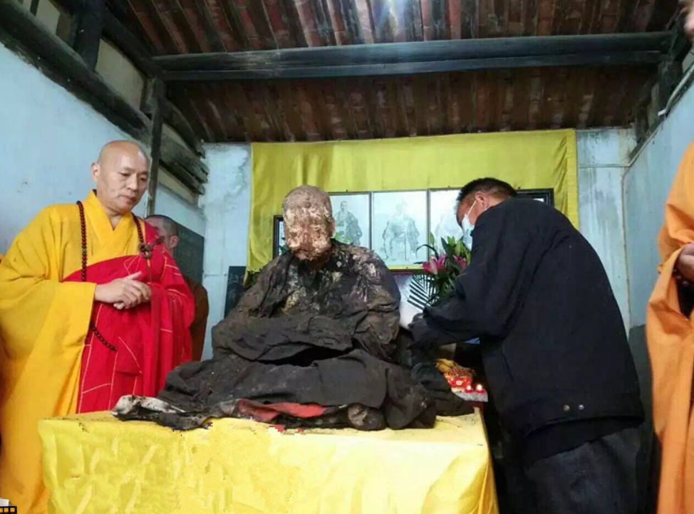 清代姐妹吃齋坐化,200年肉身不腐,81歲老人曾為其