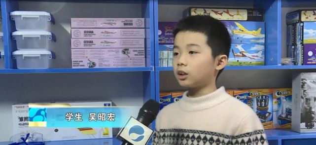 学生 吴凯睿"在这里我学习了面塑,书法,画画等技能,结交了朋友,让我