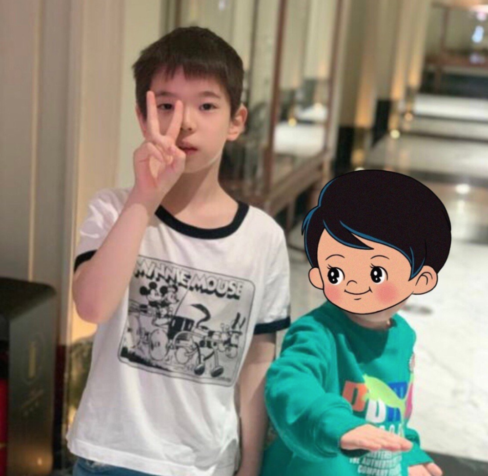 六,郑钧的儿子jagger(郑熙岳)郑钧年轻时,就是摇滚节的人气帅哥,一头