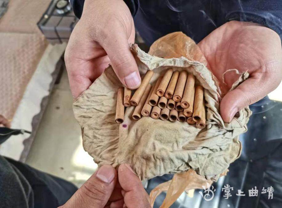 宣威群众主动上交雷管21枚