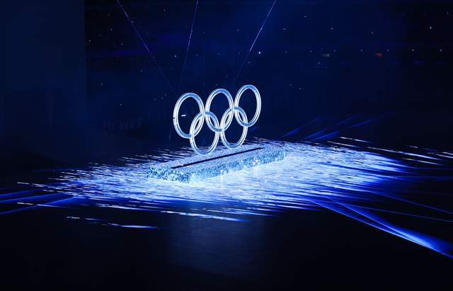 2022冬奥五环破冰出现00后认为冬奥展现了坚持奋斗,创造奇迹18岁的