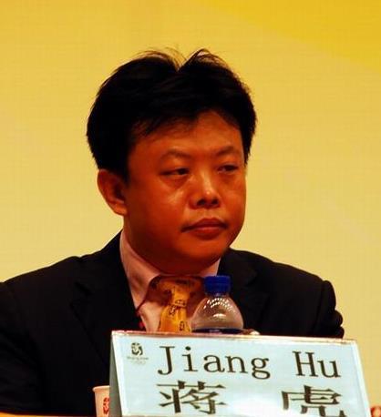 著名导演蒋虎:与主持人春妮离婚后单身至今,午夜梦回时可后悔过