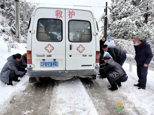 市林業局國有西流水林場管護員成功幫助一輛120救護車雪地脫困,為突發