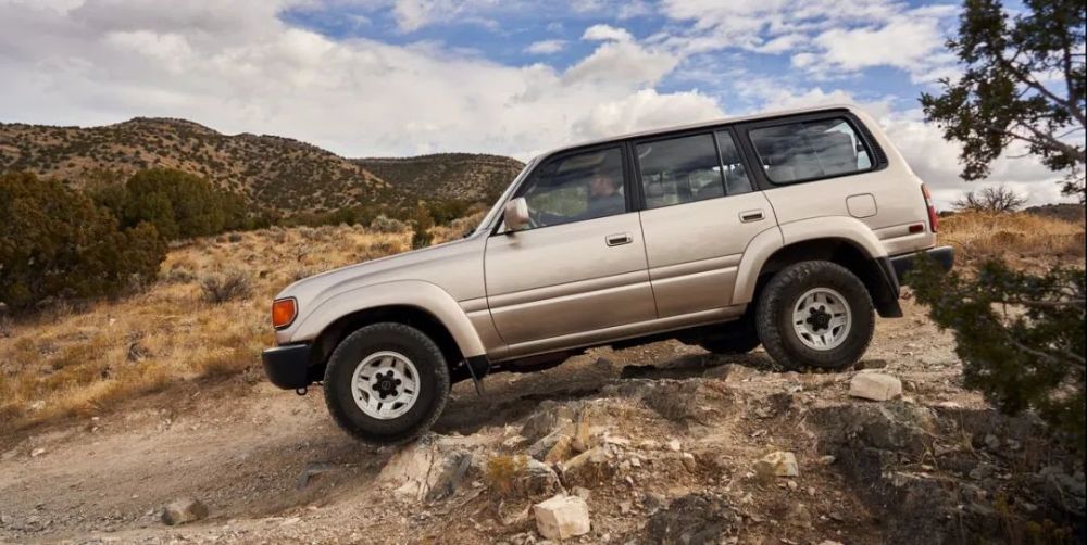 七十年代的老越野车才够味,翻新后v8动力"满血复活"_腾讯新闻