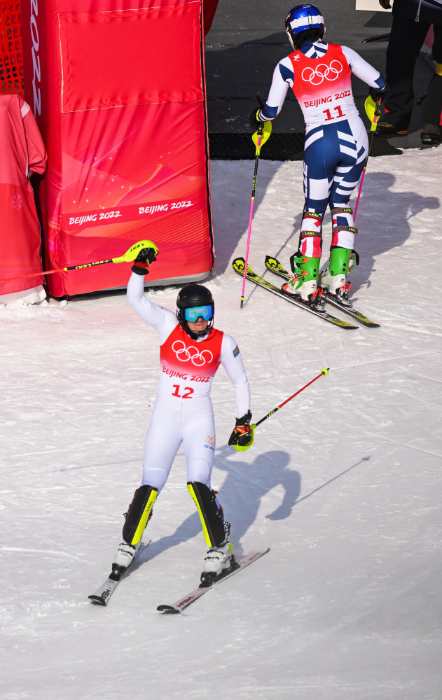冬奥会高山滑雪服装图片