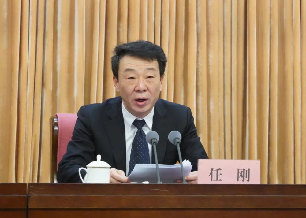 市委书记任刚出席会议并讲话,市委副书记,代市长侯晓滨主持,市人大