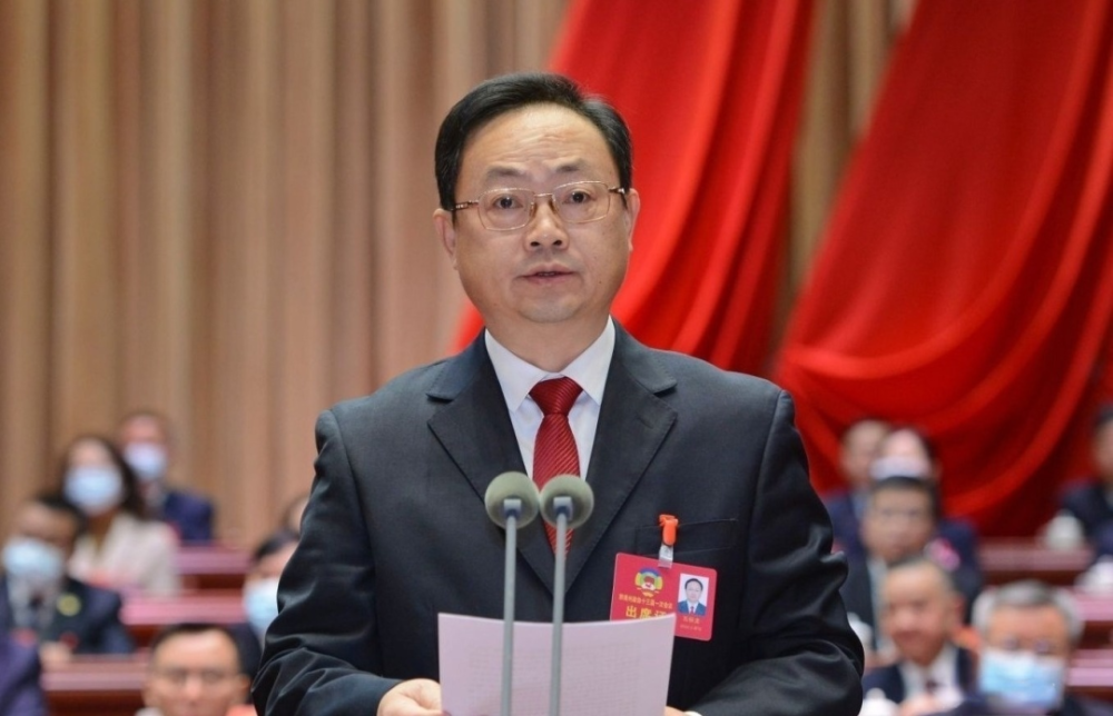 瓦标龙主持会议周志龙作政协第十二届黔南州委员会常务委员会提案工作