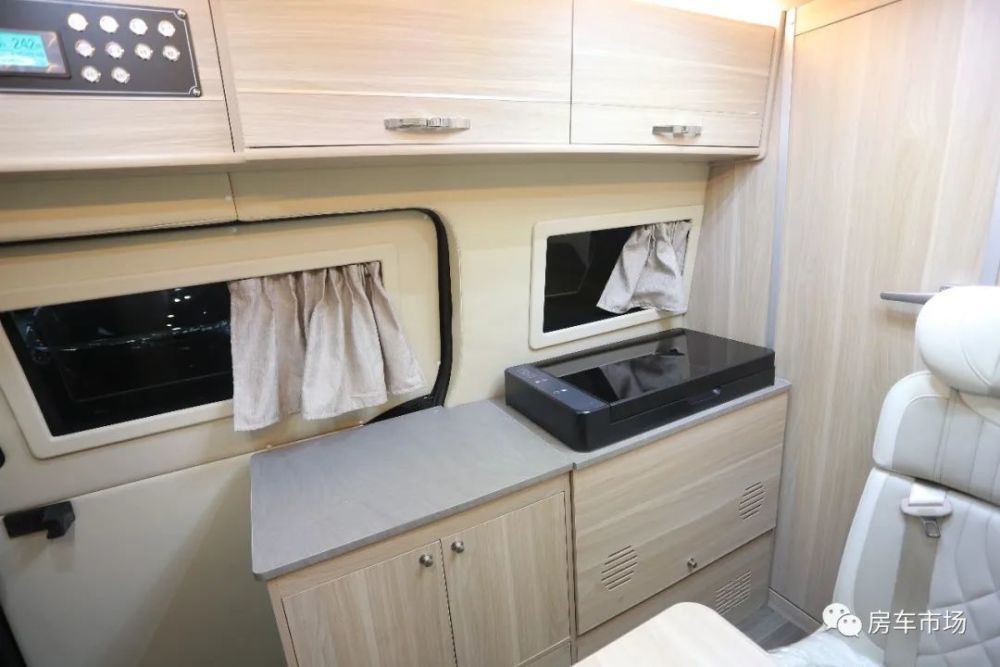 九木房车团购花小钱办大事两款亲民福特房车汽油柴油46座低至228万