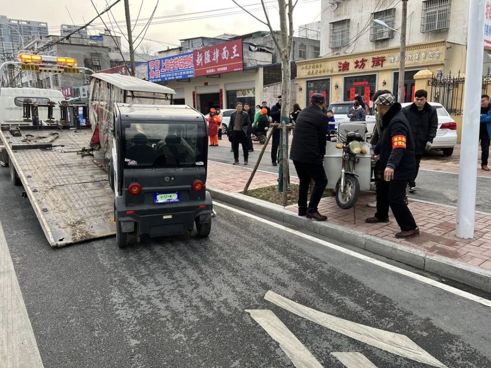 直擊現場臨泉這些電動車被查了