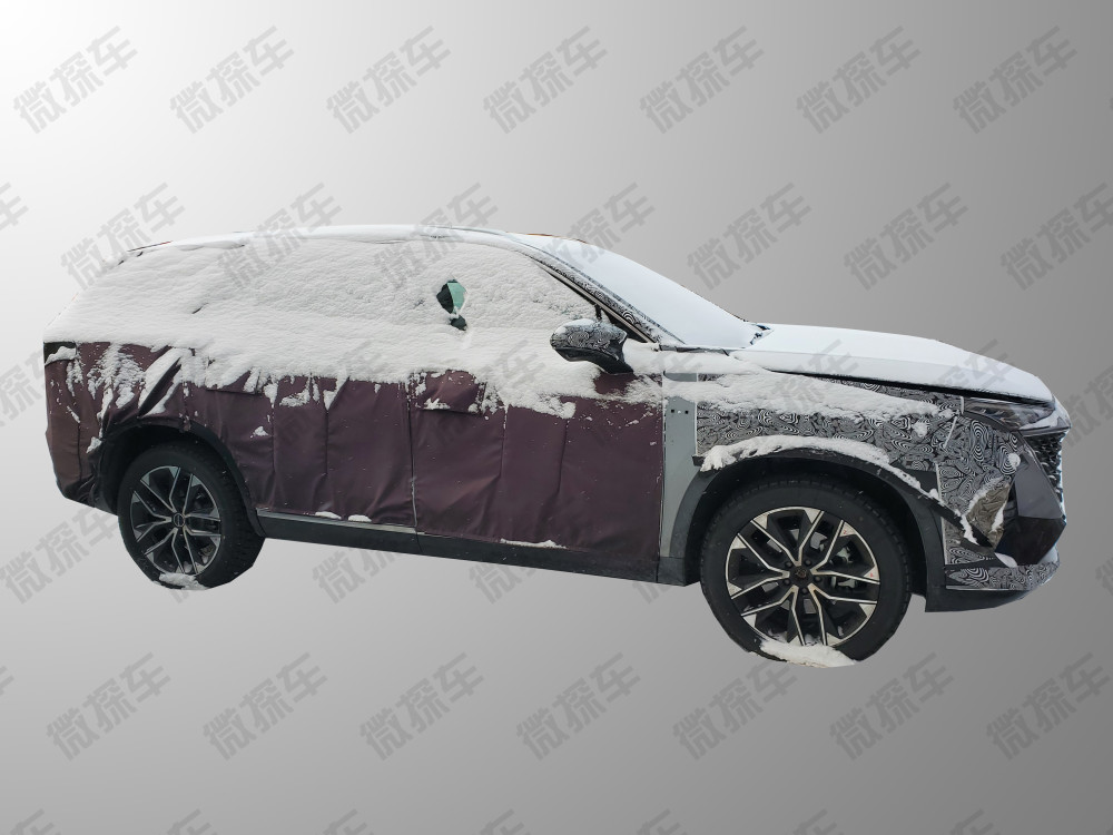 荣威is31终于露出真面目定位中大型旗舰suv车长近5米