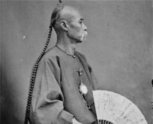 清朝人的发辫有多脏女传教士气味让人吃不下饭夏天不敢靠近